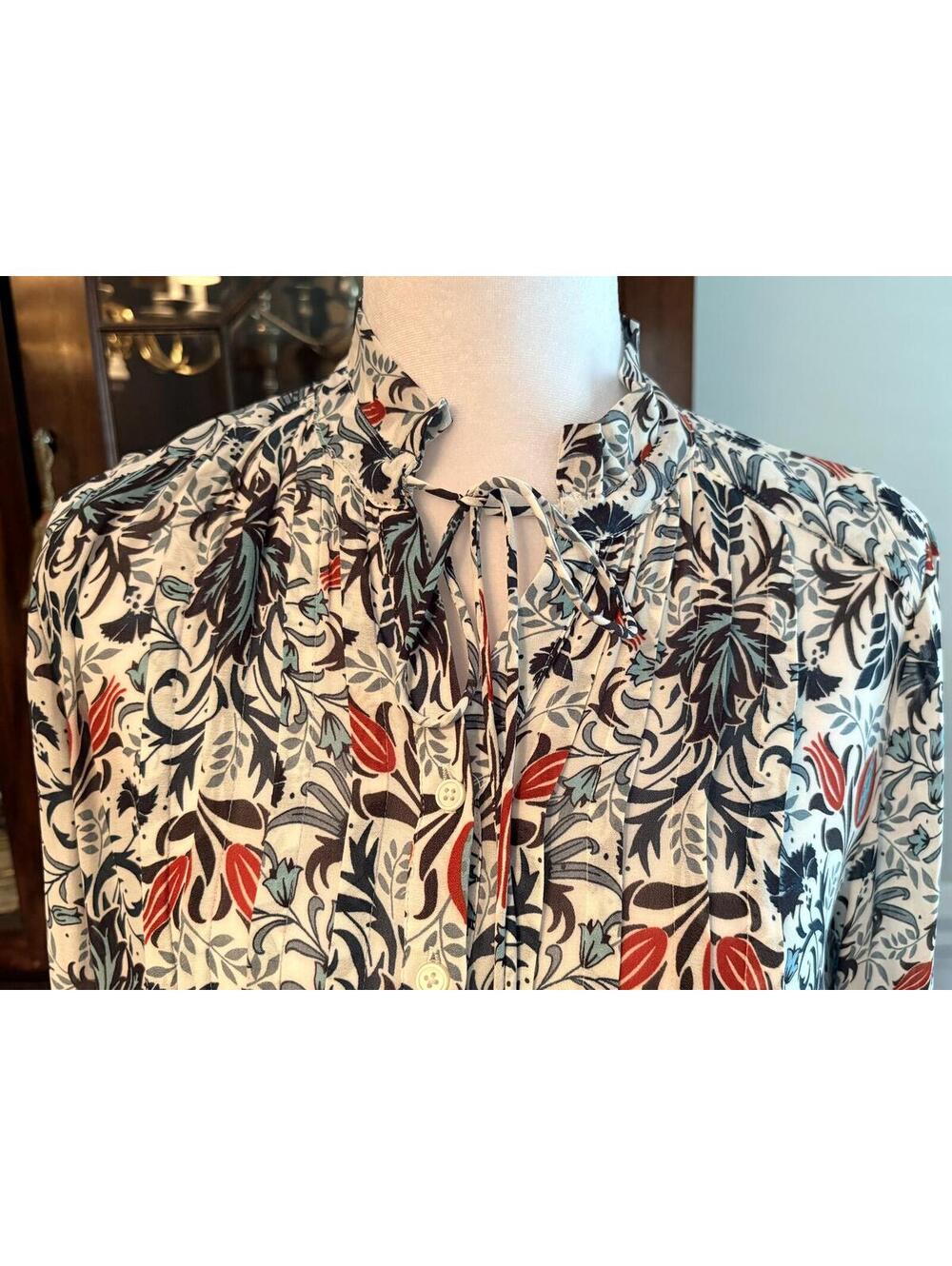 Ann Taylor LOFT delicate floral blouse XS